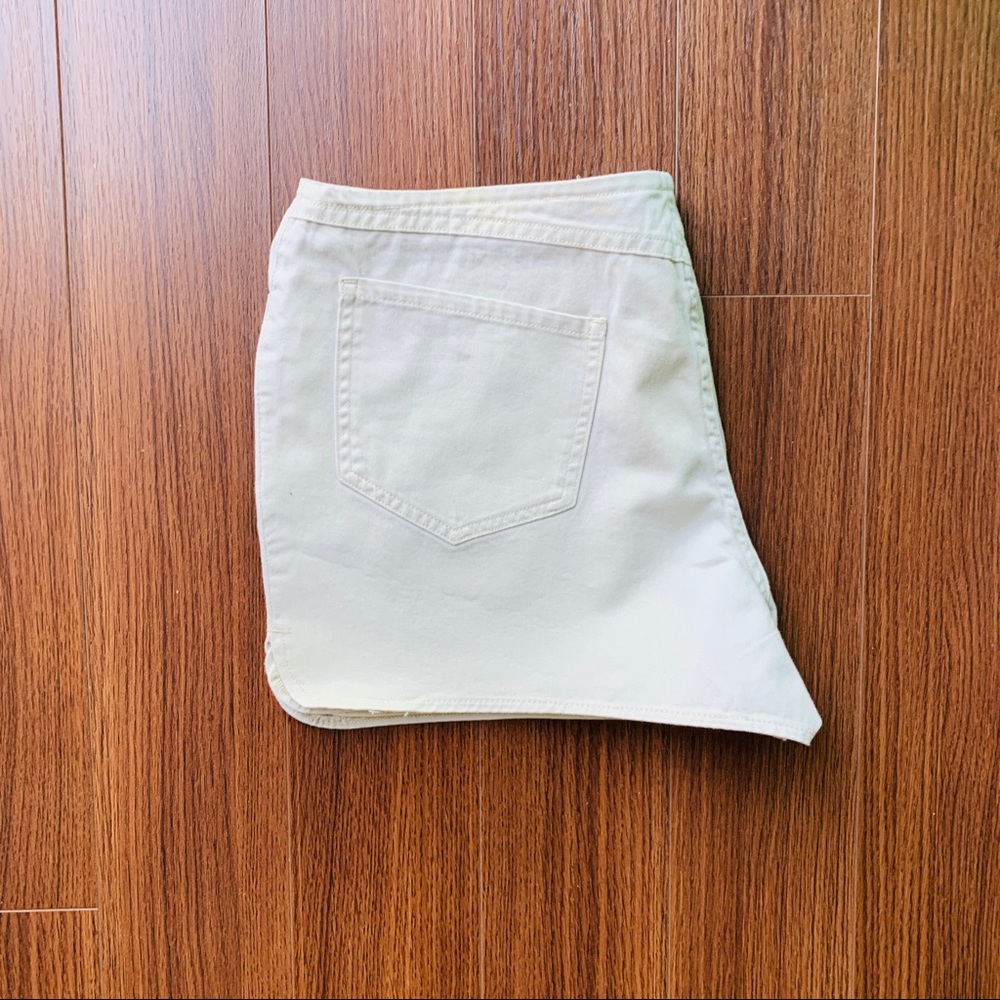 Khaki shorts- low rise - Picture 2 of 4